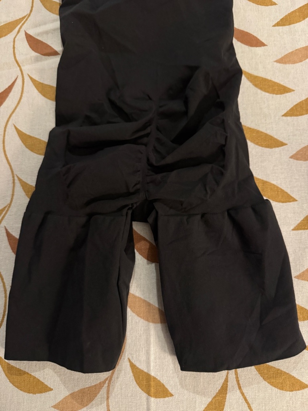SKIMS Black High-Waist Mid-Thigh Shaping Shorts - Picture 6 of 9